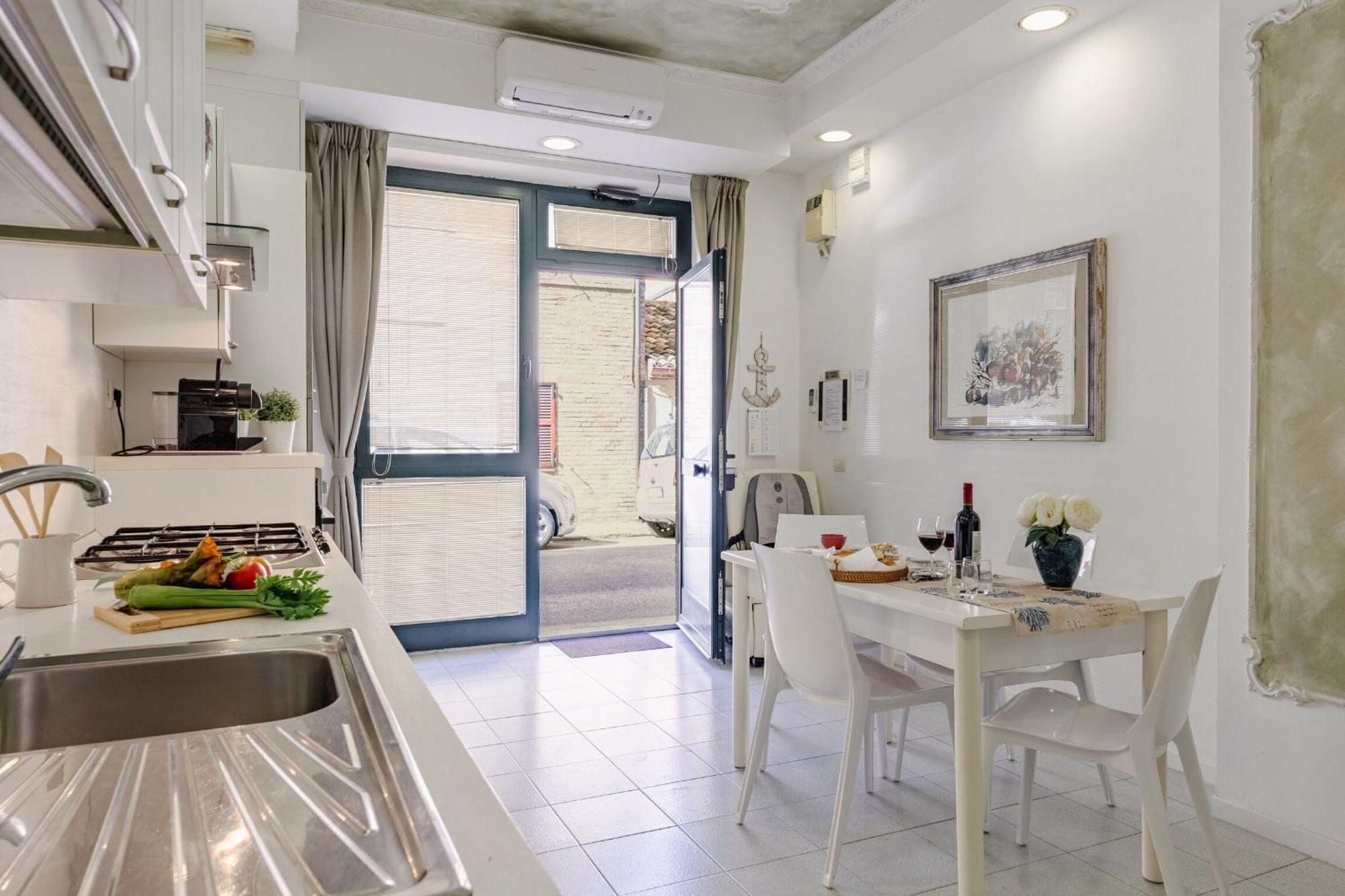Italian Experience-La Rondine Apartment Porto Recanati Exterior photo